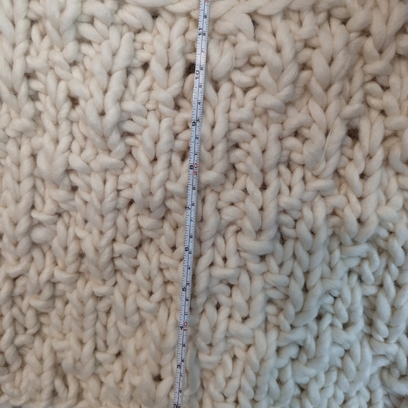 Hand knit crop top - Picture 8 of 10